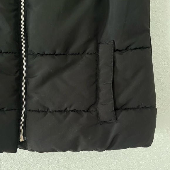 H&M Black Puffer Vest - Picture 3 of 4